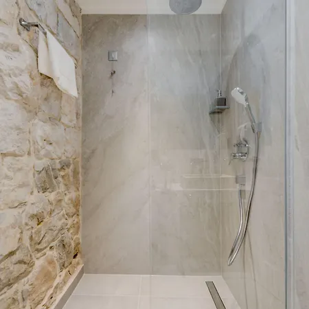 Stonemasons Heritage Πανσιόν 4*