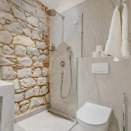 بيت ضيافة Stonemasons Heritage سبليت