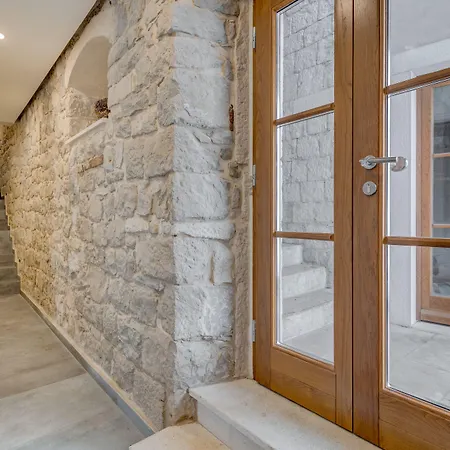 Stonemasons Heritage سبليت